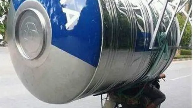 7 Potret Ojol Kirim Barang Berukuran Jumbo Ini Bikin Kasihan