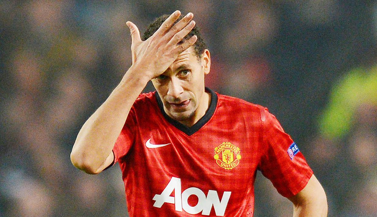 Rio Ferdinand - Bek tangguh Manchester United di masanya ini ikut angkat bicara mengenai kontroversi Liga Super Eropa. Ferdinand sendiri tidak bisa menutupi rasa kecewa dan malunya melihat mantan klubnya itu ambil bagian dalam kompetisi tersebut. (AFP/Andrew Yates)