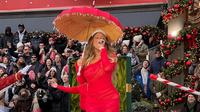 Mariah Carey di parade Thanksgiving Macy's pada Kamis, 24 November 2022. (dok. Instagram @mariahcarey/https://www.instagram.com/p/ClWsDMAKQ2o/?hl=en/Dinny Mutiah)