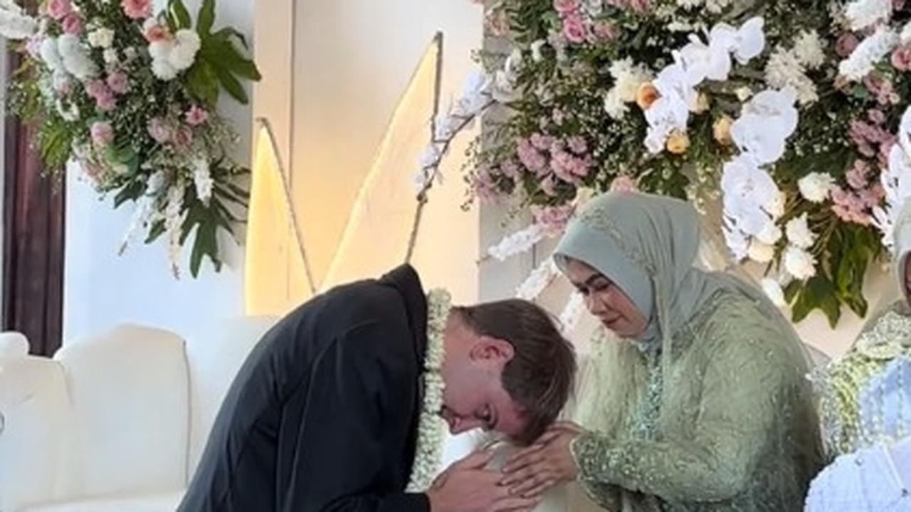 Wanita Ini Perlihatkan Tingkah Lucu Suami Bule di Hari Pernikahannya, Bikin Ngakak