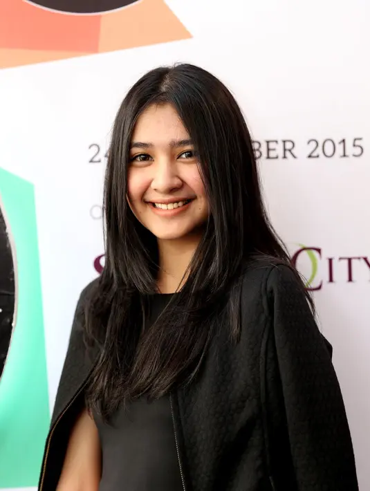 'Aduh aku aja nggak tau dan nggak mau tau juga bukan urusan aku dan kenal juga baru,' pungkasnya. (Andy Masela/Bintang.com)