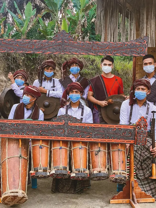 7 Momen Seru Liburan Aiman Ricky Ke Pulau Samosir, Tampil Pakai Topi Batak