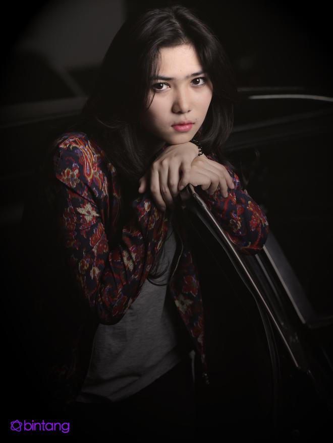 Isyana Sarasvati Tuangkan 'Curahan Hati' Lewat Musik Celeb