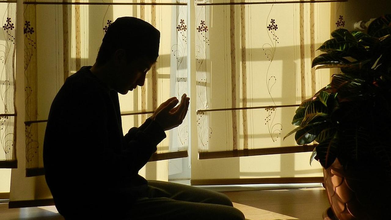 Niat Sholat Taubat dan Tata Caranya yang Baik dan Benar, Mudah Diamalkan