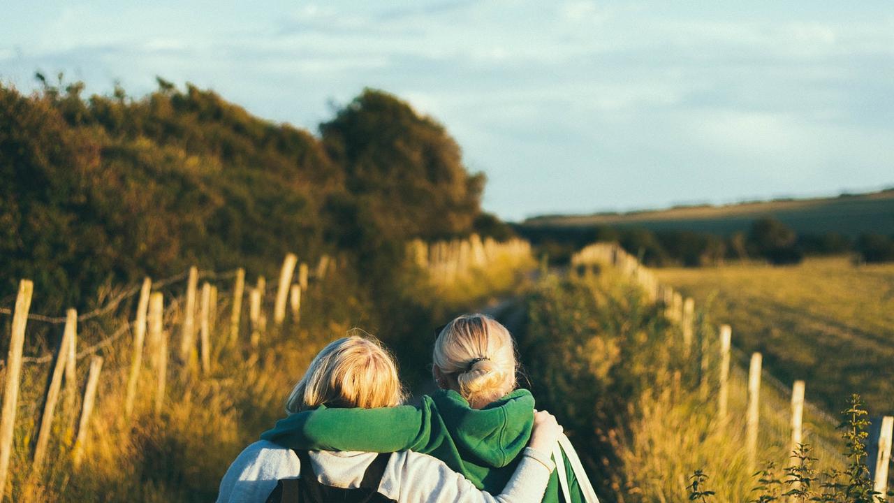 [Fimela] 3 Zodiak Ini Tak Akan Membuatmu Kesepian Lagi