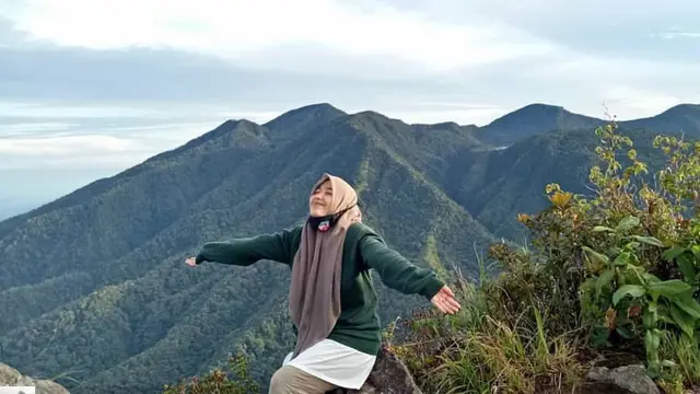 Puncak Cempege di Gunung Burni Telong yang berlokasi di Aceh