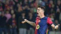 Pada menit ke-66, Robert Lewandowski mencetak gol keduanya di laga ini. (LLUIS GENE/AFP)