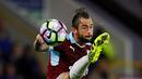 2. Steven Defour. Playmaker andalan Burnley ini sudah mengoleksi 3 assist sampai pekan ke-7. (Action Images via Reuters/Jason Cairnduff)