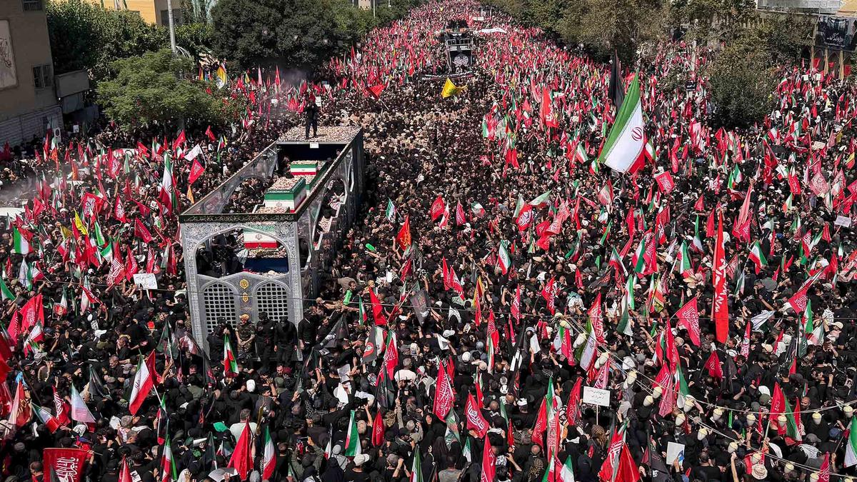 Jutaan Pelayat Antar Ali Khamenei Menuju Peristirahatan Terakhir