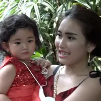 Ayu Ting Ting kaget saat hidung anaknya, Bilqis Khumairah Razak kemasukan dengan mainan lego. Syukurnya, sang anak jadi lebih hati-hati saat ini.