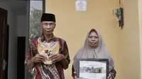 Bapak Adnan dan istri merupakan salah satu penerima bantuan Rumah Sederhana Layak Huni oleh PT Djarum.