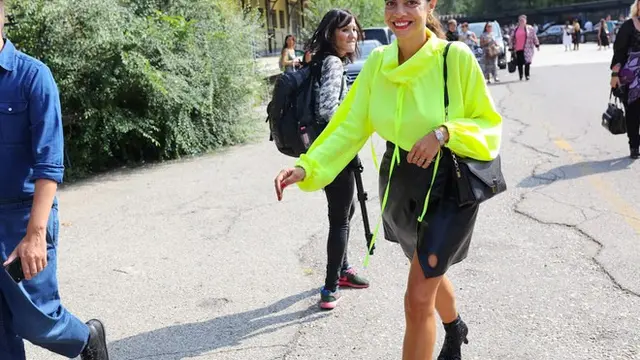 Ide Seru Pakai Warna Elektrik dari Milan Fashion Week 2019