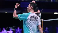 Tunggal putra Indonesia Jonatan Christie melakukan comeback saat mengalahkan Shi Yu Qi pada final Denmark Open 2025 di Jyske Bank Arena, Minggu (19/10) malam WIB.. Jonatan pun meraih podium juara.&nbsp;(foto: PBSI)