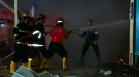 Kebakaran toko aksesoris di Padang yang mengakibatkan meninggalnya 3 orang. (Liputan6.com/ Novia Harlina)