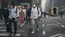 <p>Terkait fenomena ini, Wali Kota New York City Eric Adams sudah mengeluarkan Peringatan Kesehatan Kualitas Udara lantaran diperkirakan kondisi akan memburuk pada siang hari. (AP Photo/Andres Kudacki)</p>