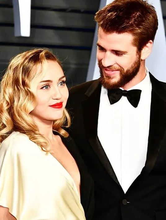 Dilansir dari HollywoodLife, keduanya melangsungkan pernikahan secara rahasia di Malibu. (instagram/mileycyrus)