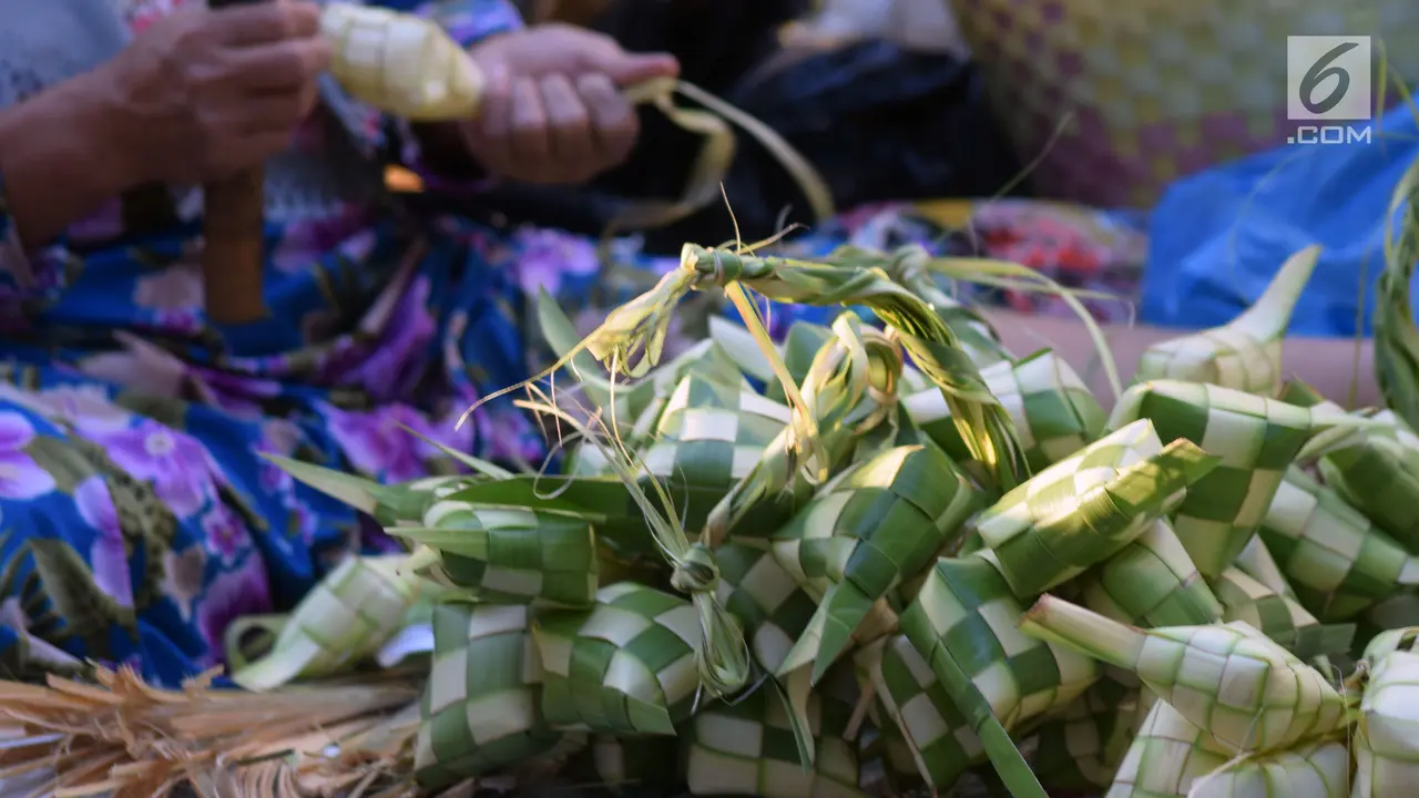 Pedagang Musiman Ketupat Lebaran