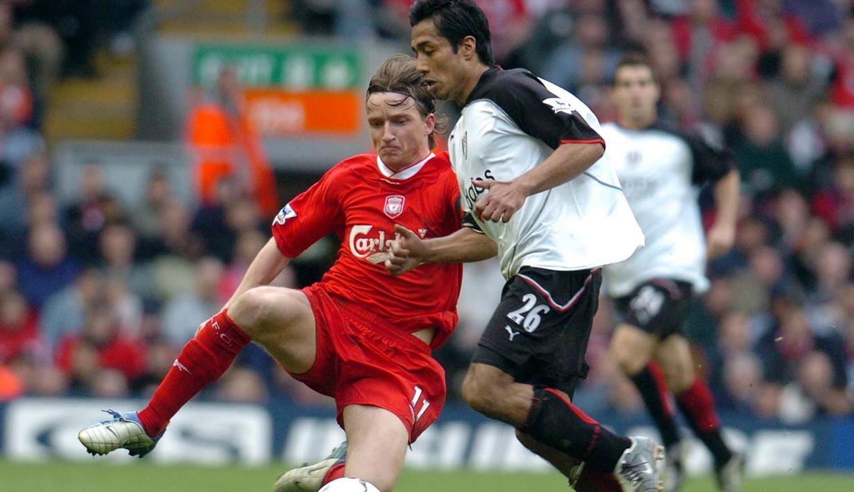 Pemain Liverpool bernomor punggung 11, Vladimir Smicer (kiri) berasal dari Republik Ceko dan bermain untuk The Reds pada periode 1999 hingga 2005. (AFP/Paul Barker)