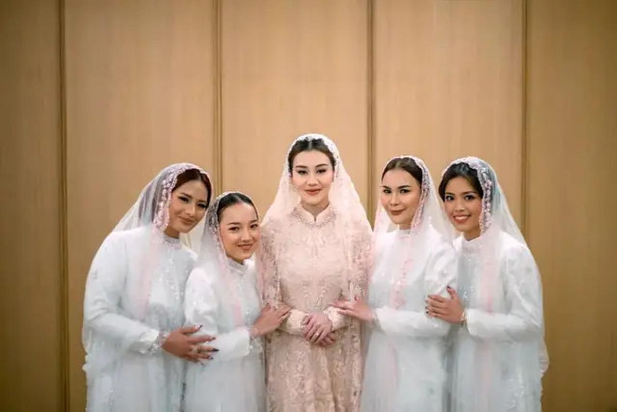 Model Dress Brokat dengan Desain Modern, Cantik dan Kekinian