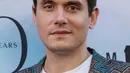 John Mayer menghadiri pemutaran perdana film Vengeance di Ace Hotel, Los Angeles, California, Amerika Serikat, 25 Juli 2022. John Mayer mengaku senang bisa tampil dalam film karya sang sahabat. (Robin L Marshall/Getty Images/AFP)