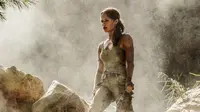 Aktris Alicia Vikander saat beradegan dalam film Tomb Raider. Aktris dan penari Swedia 29 tahun ini berperan sebagai Lara Croft di film terbarunya tersebut. (Ilze Kitshoff / Warner Bros. Pictures via AP)