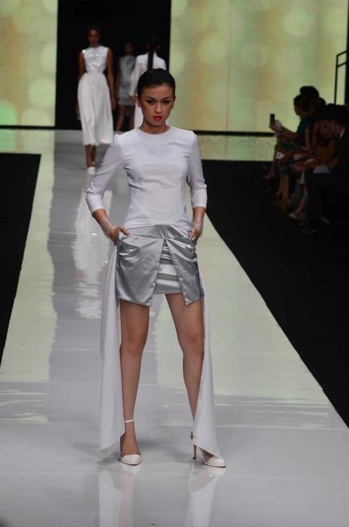 Puluhan model tampil di Jakarta Fashion Week 2013