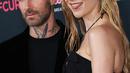 Pasangan imut ini tampil bersama dengan rekan band Maroon 5 James Valentine dan PJ Morton, di mana mereka akan tampil di acara tersebut.  (Matt Winkelmeyer/Getty Images/AFP)