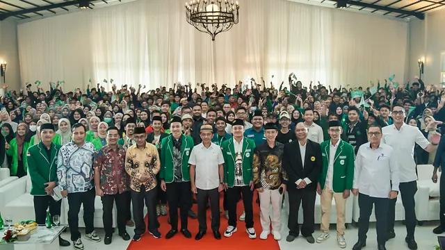 Menteri Investasi/Kepala Badan Koordinasi Penanaman Modal atau Menteri Investasi/BKPM Bahlil Lahadalia mendorong mahasiswa untuk menjadi pengusaha.