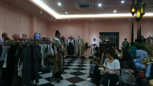 Koleksi desainer lokal di Fashion First Jakarta
