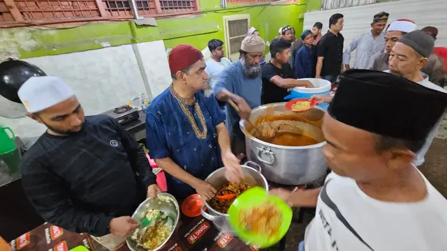 Buka puasa di Masjid Ghaudiyah