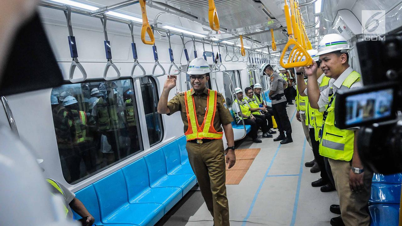 Ekspresi Anies Saat Jajal MRT Bundaran HI-Lebak Bulus