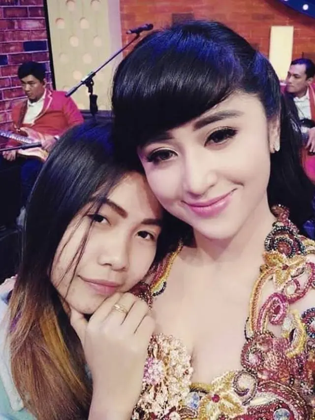 Dewi Perssik