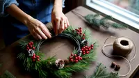 Cara Membuat Christmas Wreath DIY untuk Pemula, Hemat dan Mudah