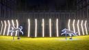 Pemandangan instalasi cahaya Palace of Light, di Hampton Court Palace, London, Rabu (7/12/2022). Kawasan instalasi cahaya kali ini dibuat lebih besar dan lebih baik dari sebelumnya. (AP Photo/Alberto Pezzali)