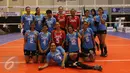 Tim voli putri Jakarta Elektrik PLN melakukan foto bersama sebelum bertanding melawan Gresik Petrokimia pada pertandingan Final Four Putaran Pertama Proliga 2017 di Gor Sritex Arena, Solo, Jawa Tengah, Sabtu (8/4). (Liputan6.com/Gempur M. Surya)