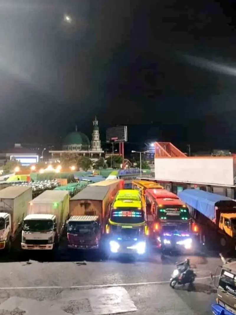 Antrean Kendaraan pada Kamis malam (21/12/2023) di Pelabuhan Ketapang Banyuwangi (Istimewa)