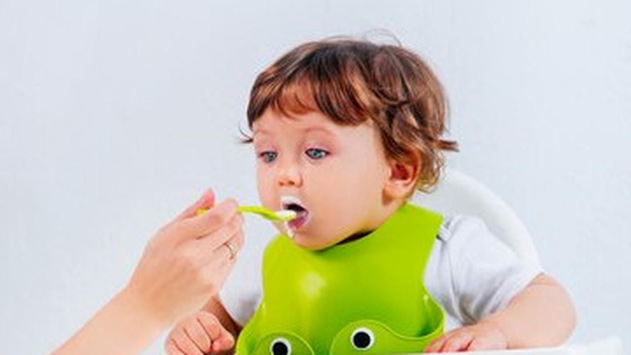 Ilustrasi Anak Makan