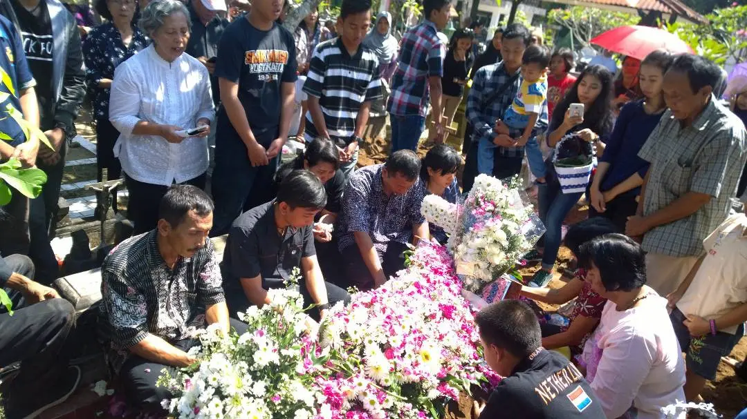 Sang calon pengantin wanita bersemangat merencanakan sendiri pernikahannya dengan dibantu pihak wedding organizer di Jogja. (Liputan6.com/Switzy Sabandar)