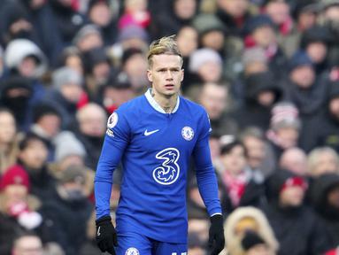 Pemain anyar Chelsea yang dibeli seharga 100 juta euro, Mykhailo Mudryk saat laga big match di pekan ke-21 Premier League 2022/2023 antara Liverpool melawan Chelsea yang berlangsung di Anfield, Sabtu (21/1/2023). (AP Photo/Jon Super)
