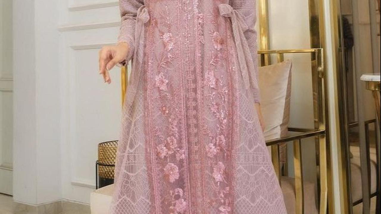 Gamis Brokat Masa Kini untuk Tampilan yang Lebih Modis<br>