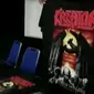 Kaus itu bergambar sampul album musik group heavy metal asal Jerman, Kreator.