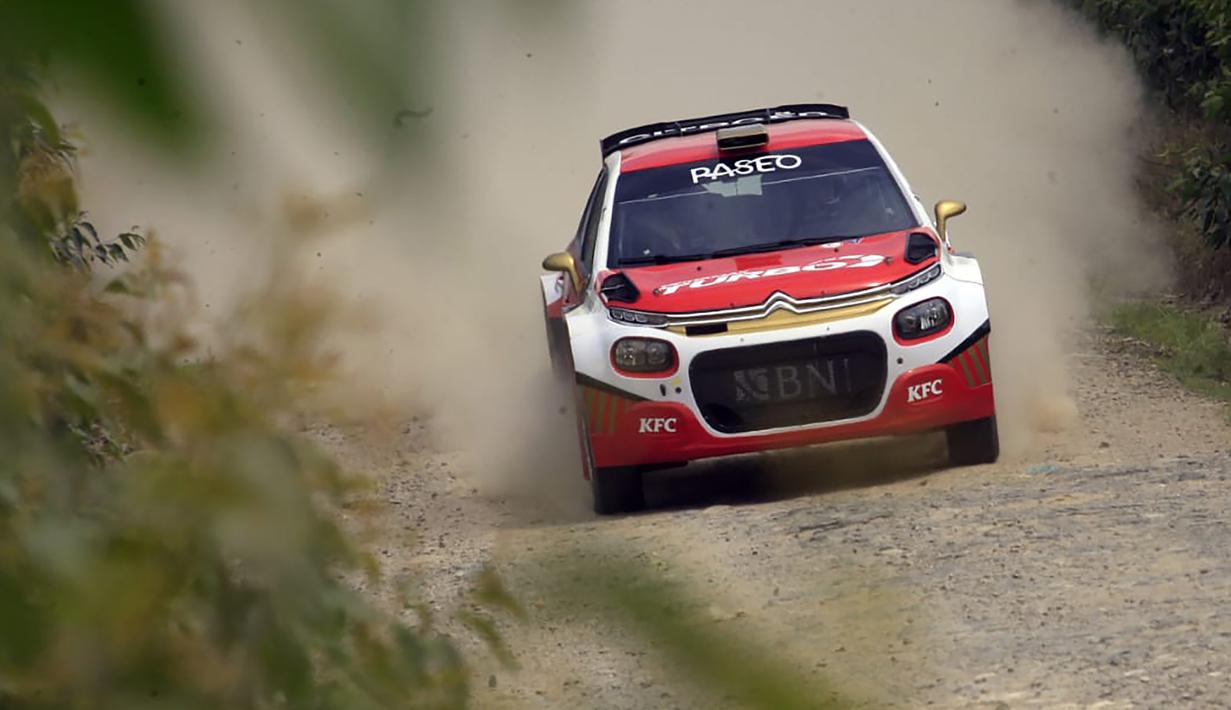 Reli Danau Toba 2022 akan digelar pada 24-25 September 2022 di daerah Parapat, Sumatera Utara. Reli akan diikuti oleh 62 peserta, termasuk dua pembalap dari tim Jagonya Ayam, Sean Gelael dan sang ayah, Ricardo Gelalel. Sean Gelael yang tiba di arena balap pada Selasa (20/9/2022) langsung menggeber latihan untuk mencapai hasil terbaik. (Team Jagonya Ayam)