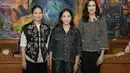 Jaket dengan aksen scalop hadirkan gaya yang begitu kasual namun tetap stylish.  [Foto: Instagram/ Widi Wardhana]