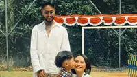 Pada Juni tahun ini, rumah tangga Onad dan Beby genap empat tahun. Rumah tangga pasangan ini jarang tersorot. Pemeran Miko dalam film Why Do You Love Me itu menikah dengan Baby pada tahun 2019 lalu. [Instagram/bebyleonardo]