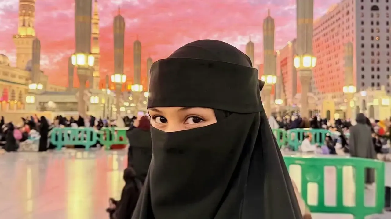 Vanesha Prescilla Tampil Syar’i Saat Umrah Ramadan 2026, Anggun dengan Hijab hingga Cadar