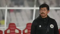 Pelatih Timnas Indonesia U-20, Indra Sjafri, saat laga uji coba menghadapi Thailand U-20 di Stadion Utama Gelora Bung Karno (SUGBK), Senayan, Jakarta, Jumat (26/1/2024) malam WIB. (Bola.com/M Iqbal Ichsan)