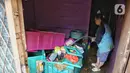 Di permukiman warga yang ada di sekitar jalan layang Kalibata-Cililitan, Jakarta, sejak Selasa (4/3/2025) malam, perlahan banjir mulai surut. (Liputan6.com/Angga Yuniar)