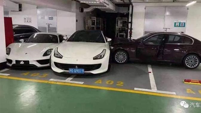 Pasangan Suami Istri Bertengkar, Dua Supercar Jadi Korban - Vimarsana News