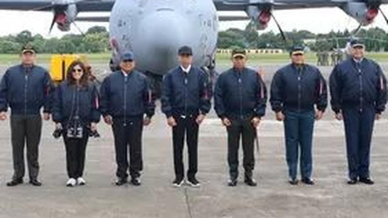 Momen Kasad Jenderal TNI Maruli Hormat ke Prabowo, Kasau Spesial Pakaikan Jokowi Jaket