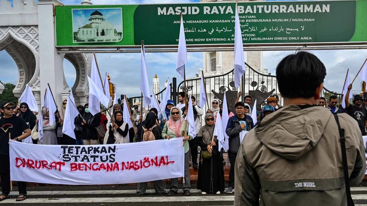 FOTO: Aksi Warga Aceh Desak Penetapan Bencana Sumatera Sebagai Bencana Nasional